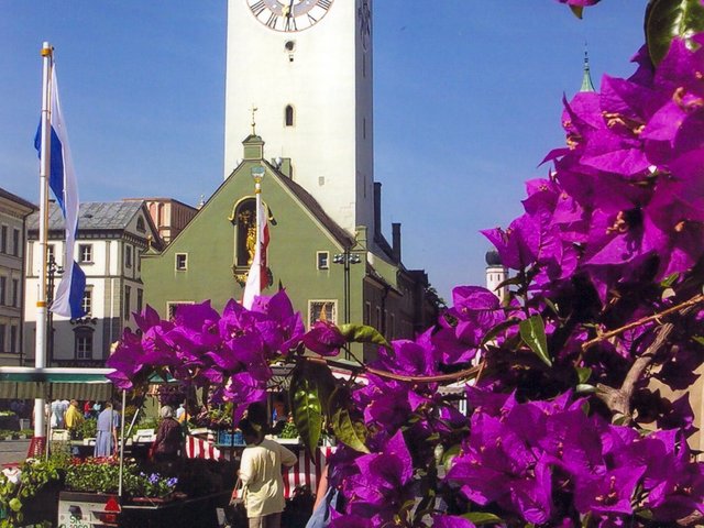 das Wahrzeichen Straubings der Stadtturm 