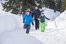 Familie beim Winterwandern an der Predigtstuhlbahn